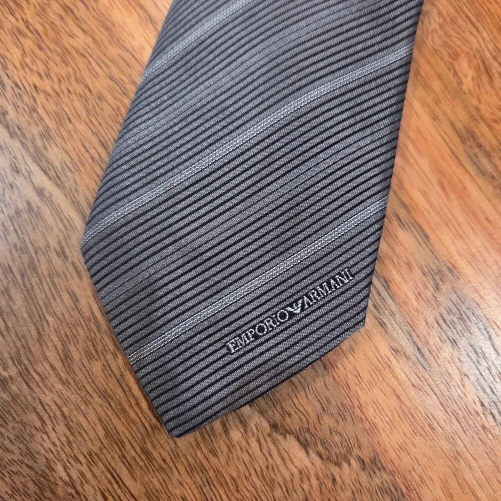 Emporio Armani Mens Shades of Gray Striped Narrow Silk Tie W/ EA Logo (2.75x58